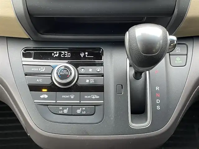 ホンダ フリード G ホンダセンシング 岐阜県 2019(令1)年 0.7万km プレミアムスパークルブラックパール ワンオーナー/4WD/社外SDナビ/【Bluetooth．CD.DVD.AM/FM．TV.AUX】/両側パワースライドドア/衝突軽減ブレーキ/レーンキープアシスト/バックカメラ/クルーズコントロール/シートヒーター/スマートキー/LEDヘッドライト・オート機能付き/ウォークスルー/ETC/ドライブレコーダー/純正フロアマット/ドアバイザー/ウィンカーミラー/アイドリングストップ/スペアキー/保証書/取扱説明書