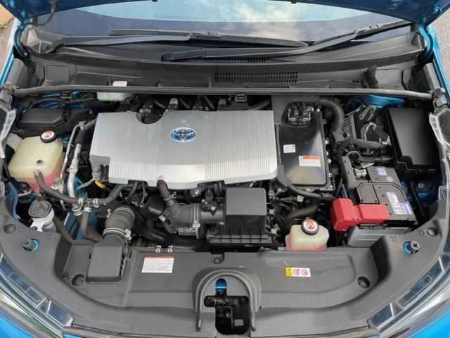 トヨタ プリウス S ツーリングセレクション 茨城県 2019(令1)年 8.1万km ブルーM 純正ナビ　/-BT/フルセグTV/AM/FM/クルーズコントロール　/D席N席シートヒーター　/バックカメラ　/ＥＴＣ　/コーナーセンサー前後　/ＬＥＤライト　/オートマチックハイビーム　/オートライト　/オールオートパワーウィンドウ/衝突軽減システム　　/純正１７インチアルミホイール