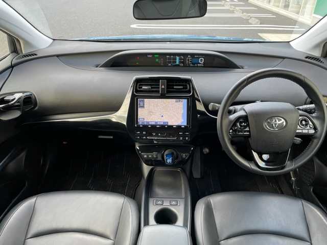 トヨタ プリウス S ツーリングセレクション 茨城県 2019(令1)年 8.1万km ブルーM 純正ナビ　/-BT/フルセグTV/AM/FM/クルーズコントロール　/D席N席シートヒーター　/バックカメラ　/ＥＴＣ　/コーナーセンサー前後　/ＬＥＤライト　/オートマチックハイビーム　/オートライト　/オールオートパワーウィンドウ/衝突軽減システム　　/純正１７インチアルミホイール