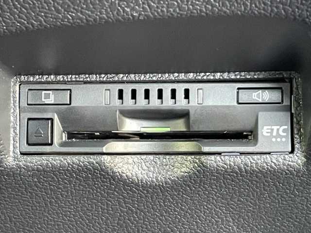 トヨタ プリウス S ツーリングセレクション 茨城県 2019(令1)年 8.1万km ブルーM 純正ナビ　/-BT/フルセグTV/AM/FM/クルーズコントロール　/D席N席シートヒーター　/バックカメラ　/ＥＴＣ　/コーナーセンサー前後　/ＬＥＤライト　/オートマチックハイビーム　/オートライト　/オールオートパワーウィンドウ/衝突軽減システム　　/純正１７インチアルミホイール