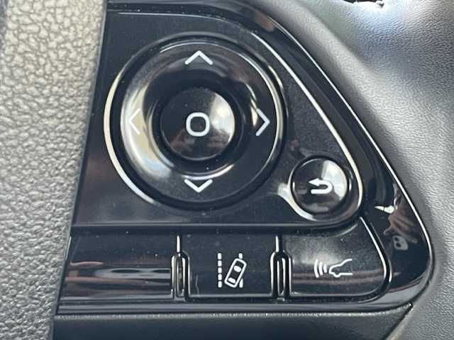 トヨタ プリウス S ツーリングセレクション 茨城県 2019(令1)年 8.1万km ブルーM 純正ナビ　/-BT/フルセグTV/AM/FM/クルーズコントロール　/D席N席シートヒーター　/バックカメラ　/ＥＴＣ　/コーナーセンサー前後　/ＬＥＤライト　/オートマチックハイビーム　/オートライト　/オールオートパワーウィンドウ/衝突軽減システム　　/純正１７インチアルミホイール