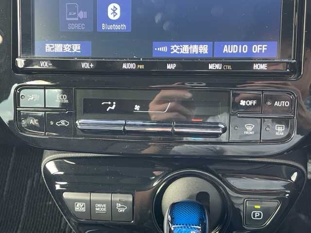 トヨタ プリウス S ツーリングセレクション 茨城県 2019(令1)年 8.1万km ブルーM 純正ナビ　/-BT/フルセグTV/AM/FM/クルーズコントロール　/D席N席シートヒーター　/バックカメラ　/ＥＴＣ　/コーナーセンサー前後　/ＬＥＤライト　/オートマチックハイビーム　/オートライト　/オールオートパワーウィンドウ/衝突軽減システム　　/純正１７インチアルミホイール