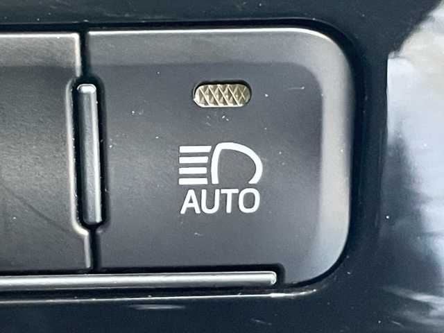 トヨタ プリウス S ツーリングセレクション 茨城県 2019(令1)年 8.1万km ブルーM 純正ナビ　/-BT/フルセグTV/AM/FM/クルーズコントロール　/D席N席シートヒーター　/バックカメラ　/ＥＴＣ　/コーナーセンサー前後　/ＬＥＤライト　/オートマチックハイビーム　/オートライト　/オールオートパワーウィンドウ/衝突軽減システム　　/純正１７インチアルミホイール