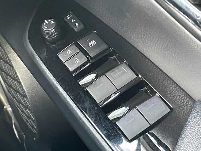 トヨタ プリウス S ツーリングセレクション 茨城県 2019(令1)年 8.1万km ブルーM 純正ナビ　/-BT/フルセグTV/AM/FM/クルーズコントロール　/D席N席シートヒーター　/バックカメラ　/ＥＴＣ　/コーナーセンサー前後　/ＬＥＤライト　/オートマチックハイビーム　/オートライト　/オールオートパワーウィンドウ/衝突軽減システム　　/純正１７インチアルミホイール