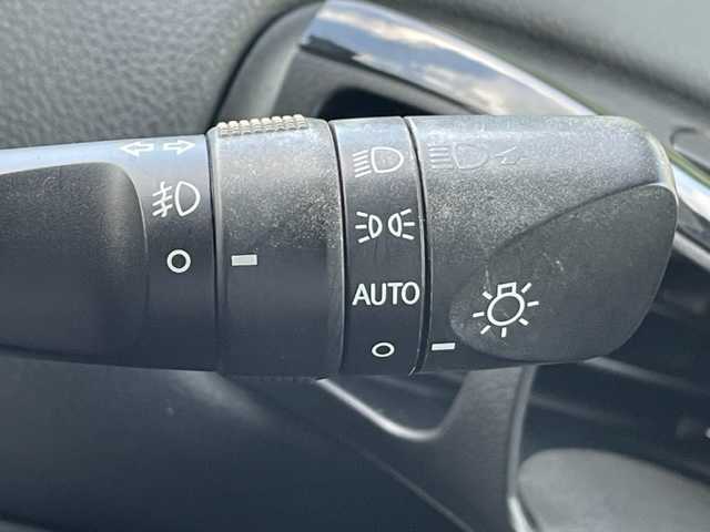 トヨタ プリウス S ツーリングセレクション 茨城県 2019(令1)年 8.1万km ブルーM 純正ナビ　/-BT/フルセグTV/AM/FM/クルーズコントロール　/D席N席シートヒーター　/バックカメラ　/ＥＴＣ　/コーナーセンサー前後　/ＬＥＤライト　/オートマチックハイビーム　/オートライト　/オールオートパワーウィンドウ/衝突軽減システム　　/純正１７インチアルミホイール