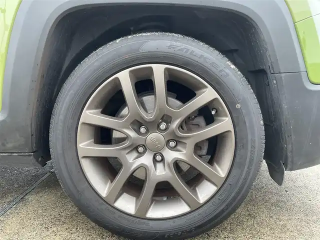 クライスラー・ジープ ジープ レネゲード 75thアニバーサリーE 東京都 2016(平28)年 3.7万km 緑 80台限定車/ワンオーナー/記録簿有（H30/R1/R3/R5/R7）/ALPINEナビ/フルセグTV/バックモニター/パワーシート/シートヒーター/ハンドルヒーター/HIDヘッドライト/ETC