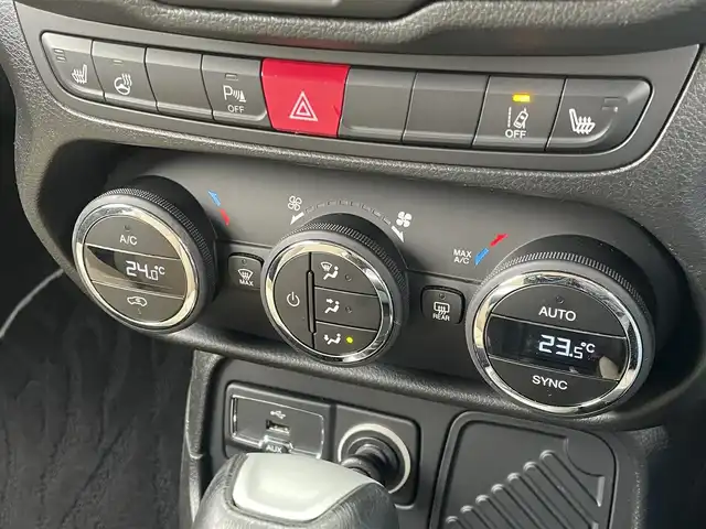 クライスラー・ジープ ジープ レネゲード 75thアニバーサリーE 東京都 2016(平28)年 3.7万km 緑 80台限定車/ワンオーナー/記録簿有（H30/R1/R3/R5/R7）/ALPINEナビ/フルセグTV/バックモニター/パワーシート/シートヒーター/ハンドルヒーター/HIDヘッドライト/ETC