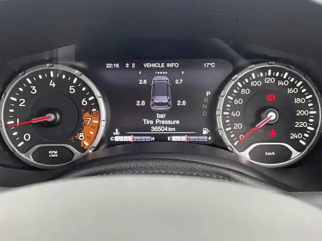 クライスラー・ジープ ジープ レネゲード 75thアニバーサリーE 東京都 2016(平28)年 3.7万km 緑 80台限定車/ワンオーナー/記録簿有（H30/R1/R3/R5/R7）/ALPINEナビ/フルセグTV/バックモニター/パワーシート/シートヒーター/ハンドルヒーター/HIDヘッドライト/ETC