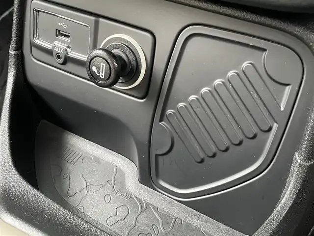 クライスラー・ジープ ジープ レネゲード 75thアニバーサリーE 東京都 2016(平28)年 3.7万km 緑 80台限定車/ワンオーナー/記録簿有（H30/R1/R3/R5/R7）/ALPINEナビ/フルセグTV/バックモニター/パワーシート/シートヒーター/ハンドルヒーター/HIDヘッドライト/ETC