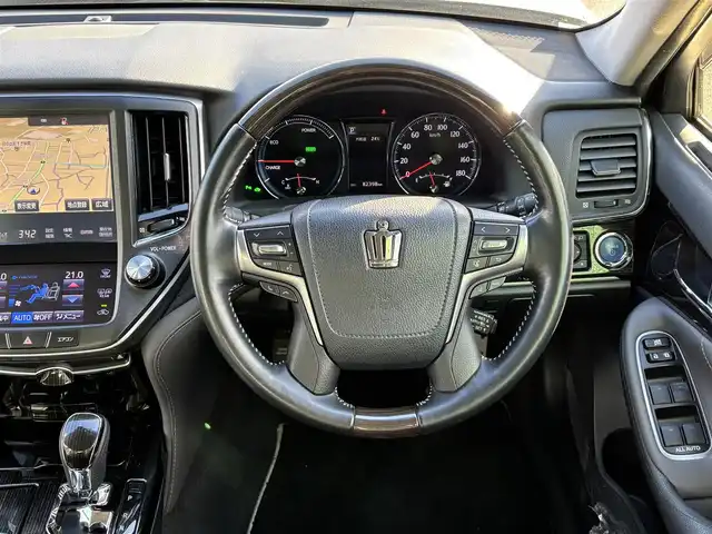 トヨタ クラウン ハイブリッド アスリートSJ-フロンティアLTD 福岡県 2018(平30)年 8.3万km プレシャスシルバー ワンオーナー/セーフティセンス/純正エアロ（F/R)/メーカーナビ/（BT/フルセグ/AM/FM/SD/SDREC/DISC)/Bカメラ/レーダークルーズコントロール/LEDヘッドライト/オートライト/ハーフレザーシート/DN席パワーシート/DN席シートヒーター/ステアリングヒーター/ステアリングスイッチ/チルトステアリング/純正17インチAW/ドライブレコーダー/USB入力端子/ISOFIX/横滑り防止装置/コーナーセンサー/レーンキープアシスト/盗難防止装置/衝突被害軽減システム/スマートキー/ETC/保証書