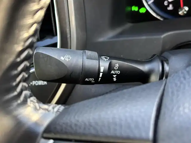 トヨタ クラウン ハイブリッド アスリートSJ-フロンティアLTD 福岡県 2018(平30)年 8.3万km プレシャスシルバー ワンオーナー/セーフティセンス/純正エアロ（F/R)/メーカーナビ/（BT/フルセグ/AM/FM/SD/SDREC/DISC)/Bカメラ/レーダークルーズコントロール/LEDヘッドライト/オートライト/ハーフレザーシート/DN席パワーシート/DN席シートヒーター/ステアリングヒーター/ステアリングスイッチ/チルトステアリング/純正17インチAW/ドライブレコーダー/USB入力端子/ISOFIX/横滑り防止装置/コーナーセンサー/レーンキープアシスト/盗難防止装置/衝突被害軽減システム/スマートキー/ETC/保証書