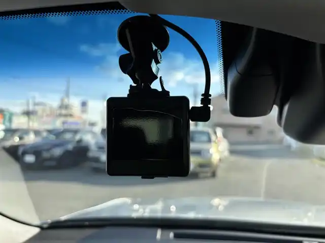 トヨタ クラウン ハイブリッド アスリートSJ-フロンティアLTD 福岡県 2018(平30)年 8.3万km プレシャスシルバー ワンオーナー/セーフティセンス/純正エアロ（F/R)/メーカーナビ/（BT/フルセグ/AM/FM/SD/SDREC/DISC)/Bカメラ/レーダークルーズコントロール/LEDヘッドライト/オートライト/ハーフレザーシート/DN席パワーシート/DN席シートヒーター/ステアリングヒーター/ステアリングスイッチ/チルトステアリング/純正17インチAW/ドライブレコーダー/USB入力端子/ISOFIX/横滑り防止装置/コーナーセンサー/レーンキープアシスト/盗難防止装置/衝突被害軽減システム/スマートキー/ETC/保証書