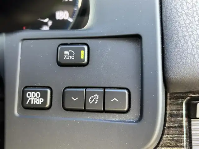 トヨタ クラウン ハイブリッド アスリートSJ-フロンティアLTD 福岡県 2018(平30)年 8.3万km プレシャスシルバー ワンオーナー/セーフティセンス/純正エアロ（F/R)/メーカーナビ/（BT/フルセグ/AM/FM/SD/SDREC/DISC)/Bカメラ/レーダークルーズコントロール/LEDヘッドライト/オートライト/ハーフレザーシート/DN席パワーシート/DN席シートヒーター/ステアリングヒーター/ステアリングスイッチ/チルトステアリング/純正17インチAW/ドライブレコーダー/USB入力端子/ISOFIX/横滑り防止装置/コーナーセンサー/レーンキープアシスト/盗難防止装置/衝突被害軽減システム/スマートキー/ETC/保証書