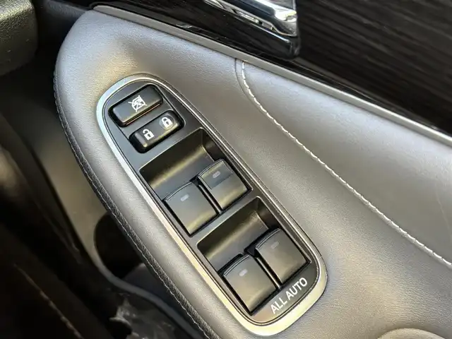 トヨタ クラウン ハイブリッド アスリートSJ-フロンティアLTD 福岡県 2018(平30)年 8.3万km プレシャスシルバー ワンオーナー/セーフティセンス/純正エアロ（F/R)/メーカーナビ/（BT/フルセグ/AM/FM/SD/SDREC/DISC)/Bカメラ/レーダークルーズコントロール/LEDヘッドライト/オートライト/ハーフレザーシート/DN席パワーシート/DN席シートヒーター/ステアリングヒーター/ステアリングスイッチ/チルトステアリング/純正17インチAW/ドライブレコーダー/USB入力端子/ISOFIX/横滑り防止装置/コーナーセンサー/レーンキープアシスト/盗難防止装置/衝突被害軽減システム/スマートキー/ETC/保証書