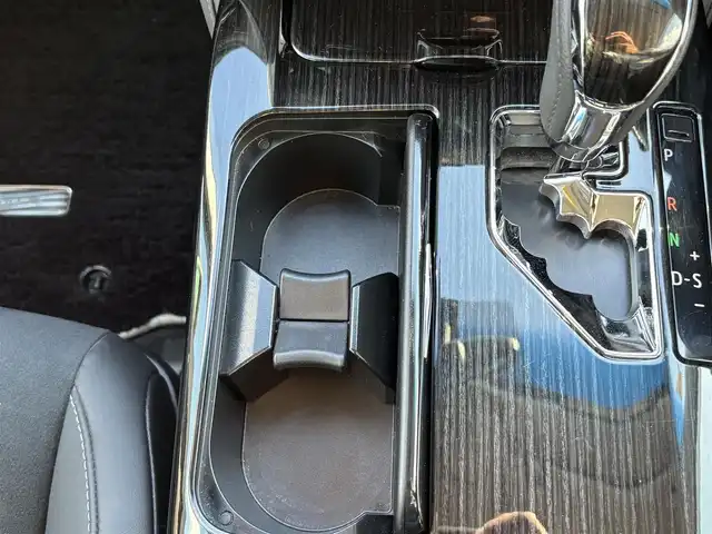 トヨタ クラウン ハイブリッド アスリートSJ-フロンティアLTD 福岡県 2018(平30)年 8.3万km プレシャスシルバー ワンオーナー/セーフティセンス/純正エアロ（F/R)/メーカーナビ/（BT/フルセグ/AM/FM/SD/SDREC/DISC)/Bカメラ/レーダークルーズコントロール/LEDヘッドライト/オートライト/ハーフレザーシート/DN席パワーシート/DN席シートヒーター/ステアリングヒーター/ステアリングスイッチ/チルトステアリング/純正17インチAW/ドライブレコーダー/USB入力端子/ISOFIX/横滑り防止装置/コーナーセンサー/レーンキープアシスト/盗難防止装置/衝突被害軽減システム/スマートキー/ETC/保証書