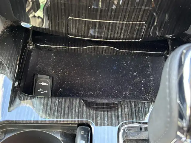 トヨタ クラウン ハイブリッド アスリートSJ-フロンティアLTD 福岡県 2018(平30)年 8.3万km プレシャスシルバー ワンオーナー/セーフティセンス/純正エアロ（F/R)/メーカーナビ/（BT/フルセグ/AM/FM/SD/SDREC/DISC)/Bカメラ/レーダークルーズコントロール/LEDヘッドライト/オートライト/ハーフレザーシート/DN席パワーシート/DN席シートヒーター/ステアリングヒーター/ステアリングスイッチ/チルトステアリング/純正17インチAW/ドライブレコーダー/USB入力端子/ISOFIX/横滑り防止装置/コーナーセンサー/レーンキープアシスト/盗難防止装置/衝突被害軽減システム/スマートキー/ETC/保証書