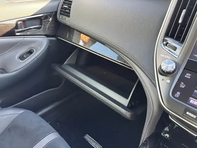 トヨタ クラウン ハイブリッド アスリートSJ-フロンティアLTD 福岡県 2018(平30)年 8.3万km プレシャスシルバー ワンオーナー/セーフティセンス/純正エアロ（F/R)/メーカーナビ/（BT/フルセグ/AM/FM/SD/SDREC/DISC)/Bカメラ/レーダークルーズコントロール/LEDヘッドライト/オートライト/ハーフレザーシート/DN席パワーシート/DN席シートヒーター/ステアリングヒーター/ステアリングスイッチ/チルトステアリング/純正17インチAW/ドライブレコーダー/USB入力端子/ISOFIX/横滑り防止装置/コーナーセンサー/レーンキープアシスト/盗難防止装置/衝突被害軽減システム/スマートキー/ETC/保証書