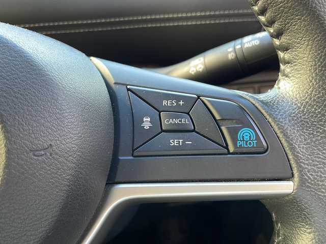 日産 セレナ ハイウェイスター Vセレクション 高知県 2018(平30)年 6.2万km ブリリアントホワイトパール 純正９インチナビ/・Ｂｌｕｅｔｏｏｔｈオーディオ/・フルセグＴＶ/・ＣＤ／ＤＶＤ/・バックカメラ/全方位モニター/プロパイロット/パーキングアシスト/ＥＴＣ/ドラレコ/両側パワースライドドア/衝突被害軽減ブレーキ/コーナーセンサー/LEDヘッドライト/オートライト/純正16インチアルミホイール/純正フロアマット/センターコンソール/サンバイザー/スペアキー