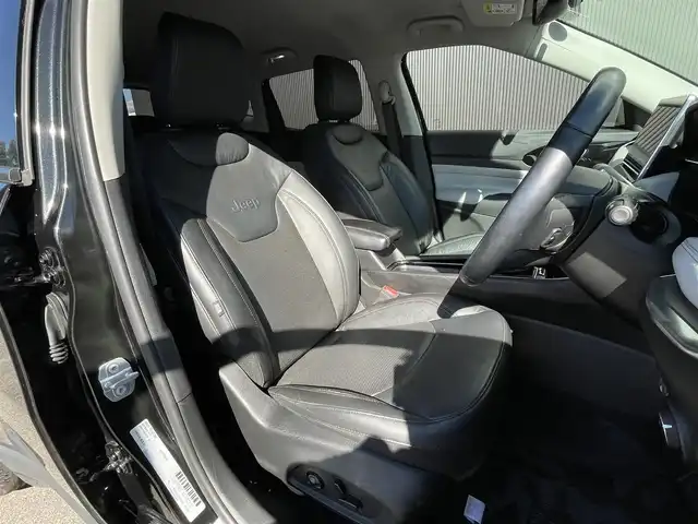 クライスラー・ジープ ジープ コンパス リミテッド 長野県 2021(令3)年 4.5万km 黒 ワンオーナー　/ブラックレザーシート　/ＡＬＰＩＮＥサウンド　/ナビ（ＦＭ／ＡＭ／ＴＶ／ＢＴ）　/ＡＣＣ　/ＬＫＡ　/ＢＳＭ　/Ｐアシスト　/３６０°カメラ　/Ｃａｒｐｌａｙ／Ａｎｄｒｏｉｄ　/ステアリングヒーター /PWBドア/ LEDヘッドライト＆フォグ /コーナーセンサー /ルーフレール /100Vソケット /USB /ダウンヒルアシスト /オートホールド /ETC2.0  /プッシュスタート