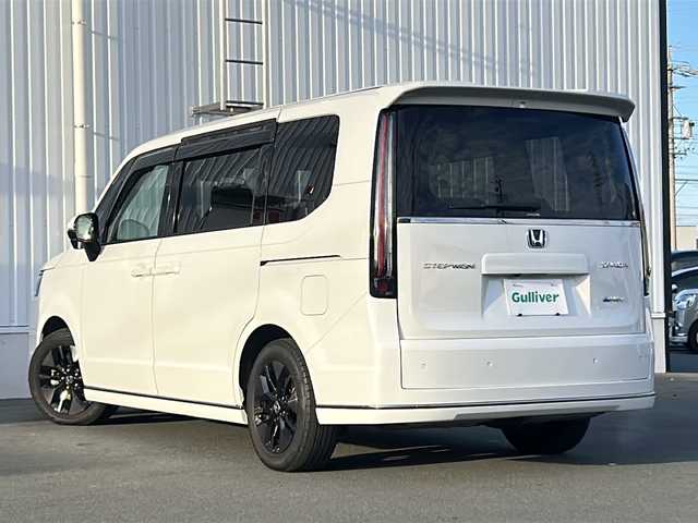 ホンダ ステップワゴン スパーダ eHEV 三重県 2022(令4)年 5万km プラチナホワイトパール 純正１１．４型ナビ/純正１５型後席モニター　/ＢＳＭ/純正ドラレコ/ＡｐｐｌｅＣａｒＰｌａｙ/ＡｎｄｒｏｉｄＡｕｔｏ/シートヒーター/スペアキー/レーンキープアシスト/パドルシフト/シートヒーター/踏み間違い防止システム/禁煙車