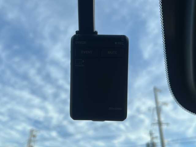 ホンダ ステップワゴン スパーダ eHEV 三重県 2022(令4)年 5万km プラチナホワイトパール 純正１１．４型ナビ/純正１５型後席モニター　/ＢＳＭ/純正ドラレコ/ＡｐｐｌｅＣａｒＰｌａｙ/ＡｎｄｒｏｉｄＡｕｔｏ/シートヒーター/スペアキー/レーンキープアシスト/パドルシフト/シートヒーター/踏み間違い防止システム/禁煙車