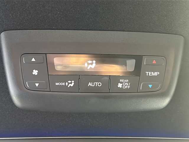 ホンダ ステップワゴン スパーダ eHEV 三重県 2022(令4)年 5万km プラチナホワイトパール 純正１１．４型ナビ/純正１５型後席モニター　/ＢＳＭ/純正ドラレコ/ＡｐｐｌｅＣａｒＰｌａｙ/ＡｎｄｒｏｉｄＡｕｔｏ/シートヒーター/スペアキー/レーンキープアシスト/パドルシフト/シートヒーター/踏み間違い防止システム/禁煙車