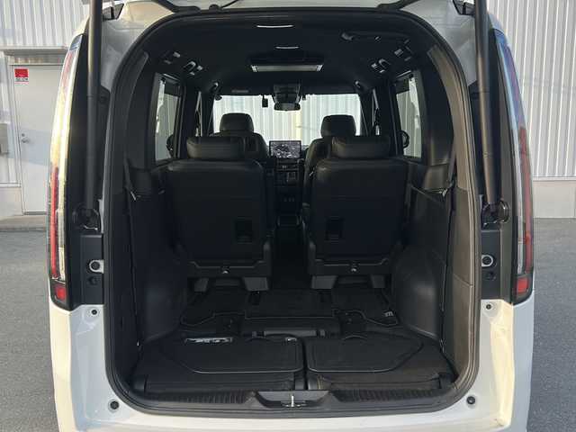 ホンダ ステップワゴン スパーダ eHEV 三重県 2022(令4)年 5万km プラチナホワイトパール 純正１１．４型ナビ/純正１５型後席モニター　/ＢＳＭ/純正ドラレコ/ＡｐｐｌｅＣａｒＰｌａｙ/ＡｎｄｒｏｉｄＡｕｔｏ/シートヒーター/スペアキー/レーンキープアシスト/パドルシフト/シートヒーター/踏み間違い防止システム/禁煙車