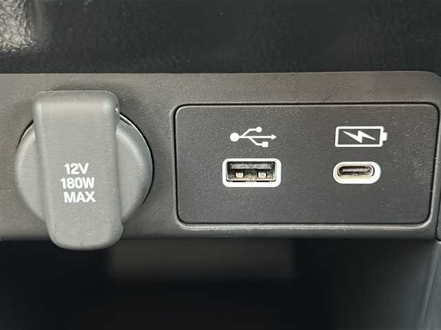 ホンダ ステップワゴン スパーダ eHEV 三重県 2022(令4)年 5万km プラチナホワイトパール 純正１１．４型ナビ/純正１５型後席モニター　/ＢＳＭ/純正ドラレコ/ＡｐｐｌｅＣａｒＰｌａｙ/ＡｎｄｒｏｉｄＡｕｔｏ/シートヒーター/スペアキー/レーンキープアシスト/パドルシフト/シートヒーター/踏み間違い防止システム/禁煙車