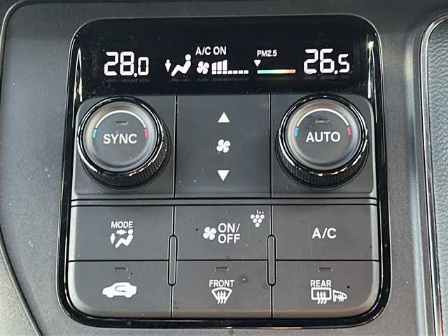 ホンダ ステップワゴン スパーダ eHEV 三重県 2022(令4)年 5万km プラチナホワイトパール 純正１１．４型ナビ/純正１５型後席モニター　/ＢＳＭ/純正ドラレコ/ＡｐｐｌｅＣａｒＰｌａｙ/ＡｎｄｒｏｉｄＡｕｔｏ/シートヒーター/スペアキー/レーンキープアシスト/パドルシフト/シートヒーター/踏み間違い防止システム/禁煙車