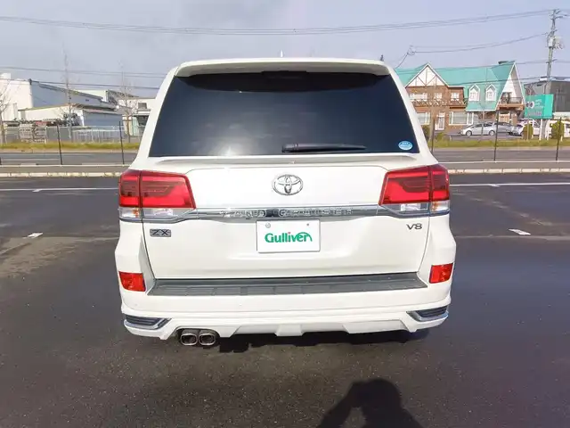 トヨタ ランドクルーザー ZX 群馬県 2016(平28)年 5.2万km ホワイトパールクリスタルシャイン 4WD/ムーンルーフ/純正9型MOPナビ/フルセグTV/純正OP後席左右ディスプレイ/マルチテレインモニター/ビルトインETC2.0/前後ドライブレコーダー/レーダークルーズコントロール/セーフティセンスP/・衝突被害軽減ブレーキ/・車線逸脱警報/・オートマチックハイビーム/ブラインドスポットモニター/LEDヘッドランプ/デュアルオートエアコン/木目調/革巻きコンビステアリング/ステアリングヒーター/ブラックナッパ革シート/前席パワーシート/ベンチレーション/前席・2列目シートヒーター/社外22インチアルミホイール/スマートキー/プッシュエンジンスタート/禁煙車