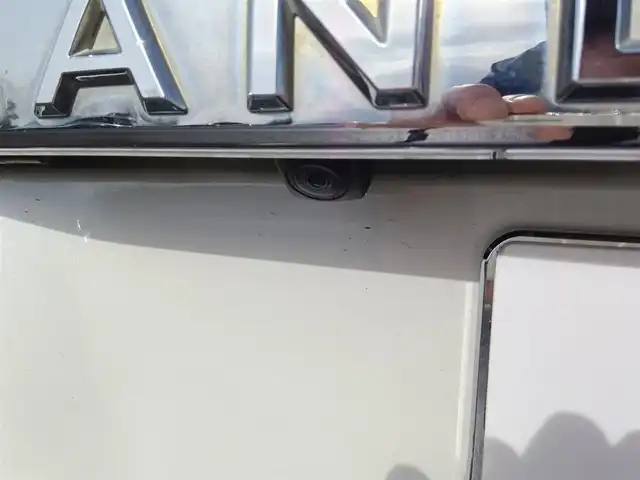 トヨタ ランドクルーザー ZX 群馬県 2016(平28)年 5.2万km ホワイトパールクリスタルシャイン 4WD/ムーンルーフ/純正9型MOPナビ/フルセグTV/純正OP後席左右ディスプレイ/マルチテレインモニター/ビルトインETC2.0/前後ドライブレコーダー/レーダークルーズコントロール/セーフティセンスP/・衝突被害軽減ブレーキ/・車線逸脱警報/・オートマチックハイビーム/ブラインドスポットモニター/LEDヘッドランプ/デュアルオートエアコン/木目調/革巻きコンビステアリング/ステアリングヒーター/ブラックナッパ革シート/前席パワーシート/ベンチレーション/前席・2列目シートヒーター/社外22インチアルミホイール/スマートキー/プッシュエンジンスタート/禁煙車