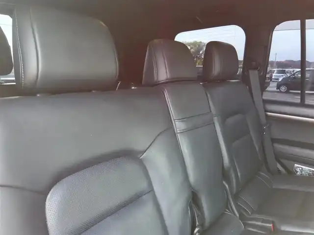 トヨタ ランドクルーザー ZX 群馬県 2016(平28)年 5.2万km ホワイトパールクリスタルシャイン 4WD/ムーンルーフ/純正9型MOPナビ/フルセグTV/純正OP後席左右ディスプレイ/マルチテレインモニター/ビルトインETC2.0/前後ドライブレコーダー/レーダークルーズコントロール/セーフティセンスP/・衝突被害軽減ブレーキ/・車線逸脱警報/・オートマチックハイビーム/ブラインドスポットモニター/LEDヘッドランプ/デュアルオートエアコン/木目調/革巻きコンビステアリング/ステアリングヒーター/ブラックナッパ革シート/前席パワーシート/ベンチレーション/前席・2列目シートヒーター/社外22インチアルミホイール/スマートキー/プッシュエンジンスタート/禁煙車