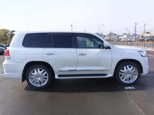 トヨタ ランドクルーザー ZX 群馬県 2016(平28)年 5.2万km ホワイトパールクリスタルシャイン 4WD/ムーンルーフ/純正9型MOPナビ/フルセグTV/純正OP後席左右ディスプレイ/マルチテレインモニター/ビルトインETC2.0/前後ドライブレコーダー/レーダークルーズコントロール/セーフティセンスP/・衝突被害軽減ブレーキ/・車線逸脱警報/・オートマチックハイビーム/ブラインドスポットモニター/LEDヘッドランプ/デュアルオートエアコン/木目調/革巻きコンビステアリング/ステアリングヒーター/ブラックナッパ革シート/前席パワーシート/ベンチレーション/前席・2列目シートヒーター/社外22インチアルミホイール/スマートキー/プッシュエンジンスタート/禁煙車