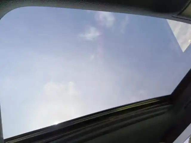 トヨタ ランドクルーザー ZX 群馬県 2016(平28)年 5.2万km ホワイトパールクリスタルシャイン 4WD/ムーンルーフ/純正9型MOPナビ/フルセグTV/純正OP後席左右ディスプレイ/マルチテレインモニター/ビルトインETC2.0/前後ドライブレコーダー/レーダークルーズコントロール/セーフティセンスP/・衝突被害軽減ブレーキ/・車線逸脱警報/・オートマチックハイビーム/ブラインドスポットモニター/LEDヘッドランプ/デュアルオートエアコン/木目調/革巻きコンビステアリング/ステアリングヒーター/ブラックナッパ革シート/前席パワーシート/ベンチレーション/前席・2列目シートヒーター/社外22インチアルミホイール/スマートキー/プッシュエンジンスタート/禁煙車