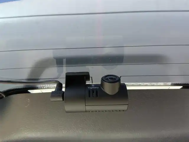 トヨタ ランドクルーザー ZX 群馬県 2016(平28)年 5.2万km ホワイトパールクリスタルシャイン 4WD/ムーンルーフ/純正9型MOPナビ/フルセグTV/純正OP後席左右ディスプレイ/マルチテレインモニター/ビルトインETC2.0/前後ドライブレコーダー/レーダークルーズコントロール/セーフティセンスP/・衝突被害軽減ブレーキ/・車線逸脱警報/・オートマチックハイビーム/ブラインドスポットモニター/LEDヘッドランプ/デュアルオートエアコン/木目調/革巻きコンビステアリング/ステアリングヒーター/ブラックナッパ革シート/前席パワーシート/ベンチレーション/前席・2列目シートヒーター/社外22インチアルミホイール/スマートキー/プッシュエンジンスタート/禁煙車