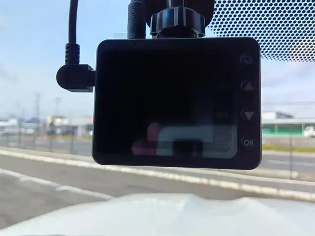 トヨタ ランドクルーザー ZX 群馬県 2016(平28)年 5.2万km ホワイトパールクリスタルシャイン 4WD/ムーンルーフ/純正9型MOPナビ/フルセグTV/純正OP後席左右ディスプレイ/マルチテレインモニター/ビルトインETC2.0/前後ドライブレコーダー/レーダークルーズコントロール/セーフティセンスP/・衝突被害軽減ブレーキ/・車線逸脱警報/・オートマチックハイビーム/ブラインドスポットモニター/LEDヘッドランプ/デュアルオートエアコン/木目調/革巻きコンビステアリング/ステアリングヒーター/ブラックナッパ革シート/前席パワーシート/ベンチレーション/前席・2列目シートヒーター/社外22インチアルミホイール/スマートキー/プッシュエンジンスタート/禁煙車