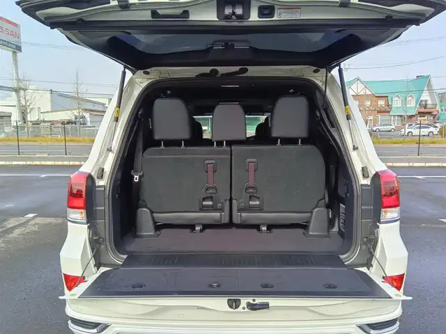 トヨタ ランドクルーザー ZX 群馬県 2016(平28)年 5.2万km ホワイトパールクリスタルシャイン 4WD/ムーンルーフ/純正9型MOPナビ/フルセグTV/純正OP後席左右ディスプレイ/マルチテレインモニター/ビルトインETC2.0/前後ドライブレコーダー/レーダークルーズコントロール/セーフティセンスP/・衝突被害軽減ブレーキ/・車線逸脱警報/・オートマチックハイビーム/ブラインドスポットモニター/LEDヘッドランプ/デュアルオートエアコン/木目調/革巻きコンビステアリング/ステアリングヒーター/ブラックナッパ革シート/前席パワーシート/ベンチレーション/前席・2列目シートヒーター/社外22インチアルミホイール/スマートキー/プッシュエンジンスタート/禁煙車