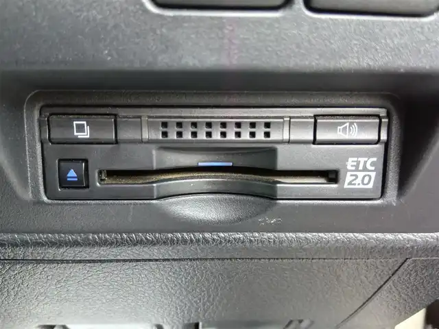 トヨタ ランドクルーザー ZX 群馬県 2016(平28)年 5.2万km ホワイトパールクリスタルシャイン 4WD/ムーンルーフ/純正9型MOPナビ/フルセグTV/純正OP後席左右ディスプレイ/マルチテレインモニター/ビルトインETC2.0/前後ドライブレコーダー/レーダークルーズコントロール/セーフティセンスP/・衝突被害軽減ブレーキ/・車線逸脱警報/・オートマチックハイビーム/ブラインドスポットモニター/LEDヘッドランプ/デュアルオートエアコン/木目調/革巻きコンビステアリング/ステアリングヒーター/ブラックナッパ革シート/前席パワーシート/ベンチレーション/前席・2列目シートヒーター/社外22インチアルミホイール/スマートキー/プッシュエンジンスタート/禁煙車