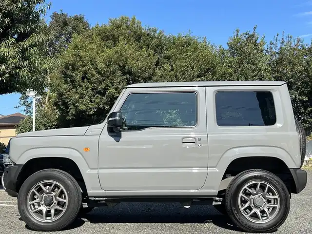 スズキ ジムニー XC 東京都 2021(令3)年 5.4万km ミディアムグレー ワンオーナー/純正OP8インチナビ（CN-RZ866）/・Bluetoothオーディオ/USBオーディオ/・フルセグTV/DVD/バックカメラ/セーフティサポート/クルーズコントロール/LEDヘッドランプ/オートライト/シートヒーター（前席）/ビルトインETC/取扱説明書/保証書/スペアキー1本