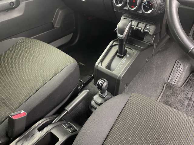 スズキ ジムニー XC 大分県 2021(令3)年 5.4万km ミディアムグレー ワンオーナー/純正OP8インチナビ（CN-RZ866）/・Bluetoothオーディオ/USBオーディオ/・フルセグTV/DVD/バックカメラ/セーフティサポート/クルーズコントロール/LEDヘッドランプ/オートライト/シートヒーター（前席）/ビルトインETC/取扱説明書/保証書/スペアキー1本