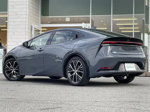 トヨタ プリウス Z 兵庫県 2024(令6)年 1.7万km グレー 純正１２．３インチディスプレイオーディオ/追従クルコン/前方ドラレコ/１９インチＡＷ/デジタルインナミラー/パノラマビュー/パワーバックドア　/ＢＴ/ＴｙｐｅＣ接続/レザー/オートハイビーム/ビルトインETC2.0/フルセグ/AC100V/D+N席シートヒーター/エアシート/ステアリングヒーター/ヘッドライトレベロイザ/ワイヤレス充電