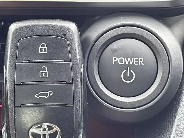 トヨタ プリウス Z 兵庫県 2024(令6)年 1.7万km グレー 純正１２．３インチディスプレイオーディオ/追従クルコン/前方ドラレコ/１９インチＡＷ/デジタルインナミラー/パノラマビュー/パワーバックドア　/ＢＴ/ＴｙｐｅＣ接続/レザー/オートハイビーム/ビルトインETC2.0/フルセグ/AC100V/D+N席シートヒーター/エアシート/ステアリングヒーター/ヘッドライトレベロイザ/ワイヤレス充電