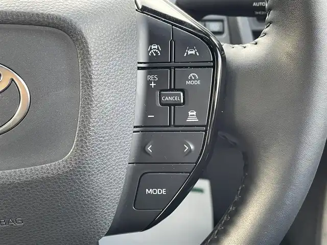 トヨタ プリウス Z 兵庫県 2024(令6)年 1.7万km グレー 純正１２．３インチディスプレイオーディオ/追従クルコン/前方ドラレコ/１９インチＡＷ/デジタルインナミラー/パノラマビュー/パワーバックドア　/ＢＴ/ＴｙｐｅＣ接続/レザー/オートハイビーム/ビルトインETC2.0/フルセグ/AC100V/D+N席シートヒーター/エアシート/ステアリングヒーター/ヘッドライトレベロイザ/ワイヤレス充電