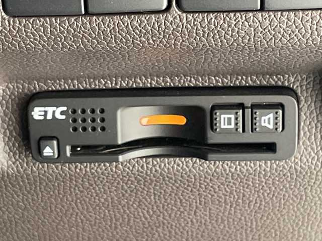 ホンダ フリード ハイブリット G ホンダセンシング 愛知県 2017(平29)年 6.5万km ホワイトオーキッドパール ホンダセンシング/両側パワースライドドア/純正9型ナビ　SDカードなし/バックカメラ/レーダークルーズコントロール/ETC/ドライブレコーダー/衝突軽減システム/フルセグ/CD DVD/Bluetooth/ステアリングスイッチ/スマートキー/プッシュスタート