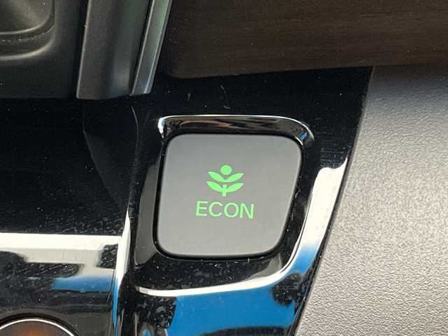 ホンダ フリード ハイブリット G ホンダセンシング 愛知県 2017(平29)年 6.5万km ホワイトオーキッドパール ホンダセンシング/両側パワースライドドア/純正9型ナビ　SDカードなし/バックカメラ/レーダークルーズコントロール/ETC/ドライブレコーダー/衝突軽減システム/フルセグ/CD DVD/Bluetooth/ステアリングスイッチ/スマートキー/プッシュスタート