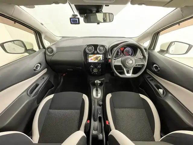 日産 ノート X FOUR 道央・札幌 2019(平31)年 5.1万km ブリリアントホワイトパール ・4WD/・エマージェンシーブレーキ/・レーンキープアシスト/・純正メモリ/・フルセグ/・Bluetooth/・CD・DVD/・AM/FM/・バックカメラ/・ETC/・コーナーセンサー/・前後ドライブレコーダー/・スマートキー/・プッシュスタート/・オートライト/・オートエアコン/・横滑り防止装置/・電格ミラー