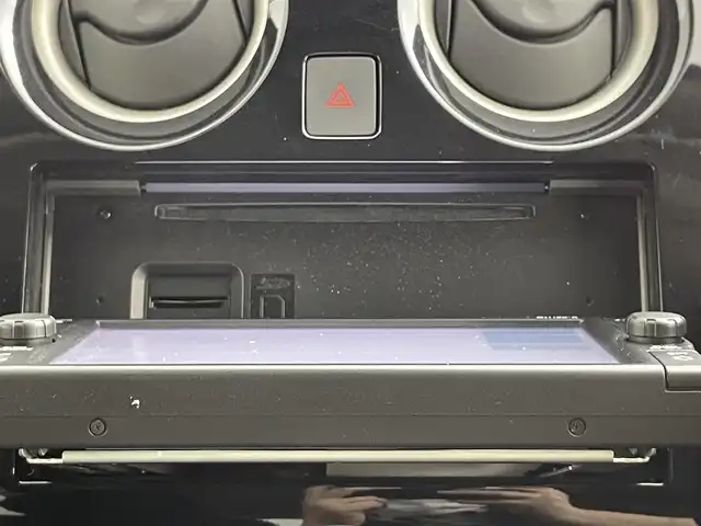 日産 ノート X FOUR 道央・札幌 2019(平31)年 5.1万km ブリリアントホワイトパール ・4WD/・エマージェンシーブレーキ/・レーンキープアシスト/・純正メモリ/・フルセグ/・Bluetooth/・CD・DVD/・AM/FM/・バックカメラ/・ETC/・コーナーセンサー/・前後ドライブレコーダー/・スマートキー/・プッシュスタート/・オートライト/・オートエアコン/・横滑り防止装置/・電格ミラー