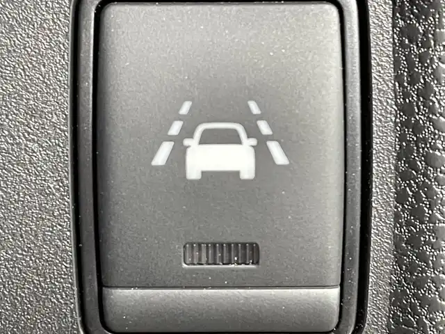 日産 ノート X FOUR 道央・札幌 2019(平31)年 5.1万km ブリリアントホワイトパール ・4WD/・エマージェンシーブレーキ/・レーンキープアシスト/・純正メモリ/・フルセグ/・Bluetooth/・CD・DVD/・AM/FM/・バックカメラ/・ETC/・コーナーセンサー/・前後ドライブレコーダー/・スマートキー/・プッシュスタート/・オートライト/・オートエアコン/・横滑り防止装置/・電格ミラー