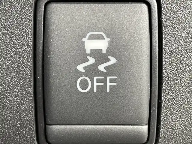 日産 ノート X FOUR 道央・札幌 2019(平31)年 5.1万km ブリリアントホワイトパール ・4WD/・エマージェンシーブレーキ/・レーンキープアシスト/・純正メモリ/・フルセグ/・Bluetooth/・CD・DVD/・AM/FM/・バックカメラ/・ETC/・コーナーセンサー/・前後ドライブレコーダー/・スマートキー/・プッシュスタート/・オートライト/・オートエアコン/・横滑り防止装置/・電格ミラー