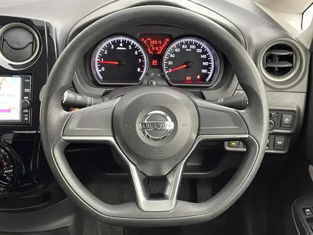 日産 ノート X FOUR 道央・札幌 2019(平31)年 5.1万km ブリリアントホワイトパール ・4WD/・エマージェンシーブレーキ/・レーンキープアシスト/・純正メモリ/・フルセグ/・Bluetooth/・CD・DVD/・AM/FM/・バックカメラ/・ETC/・コーナーセンサー/・前後ドライブレコーダー/・スマートキー/・プッシュスタート/・オートライト/・オートエアコン/・横滑り防止装置/・電格ミラー